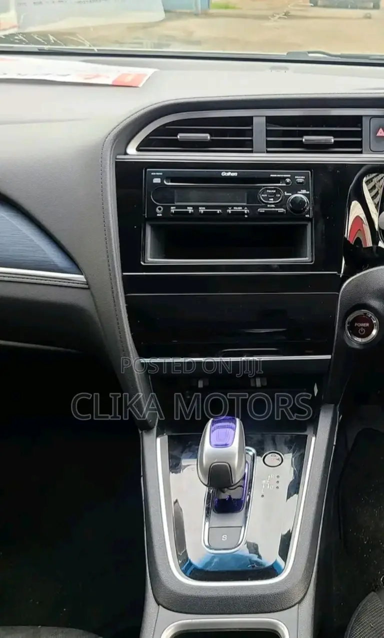 Honda Fit Shuttle 2016 White