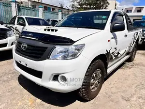 Toyota Hilux 2015 White