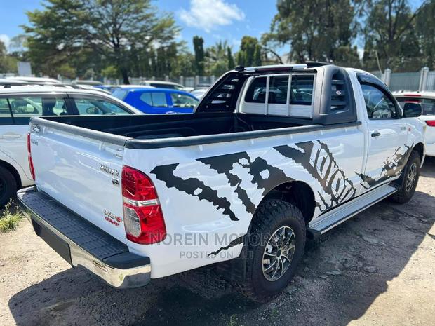 Toyota Hilux 2015 White - thumbnail 5