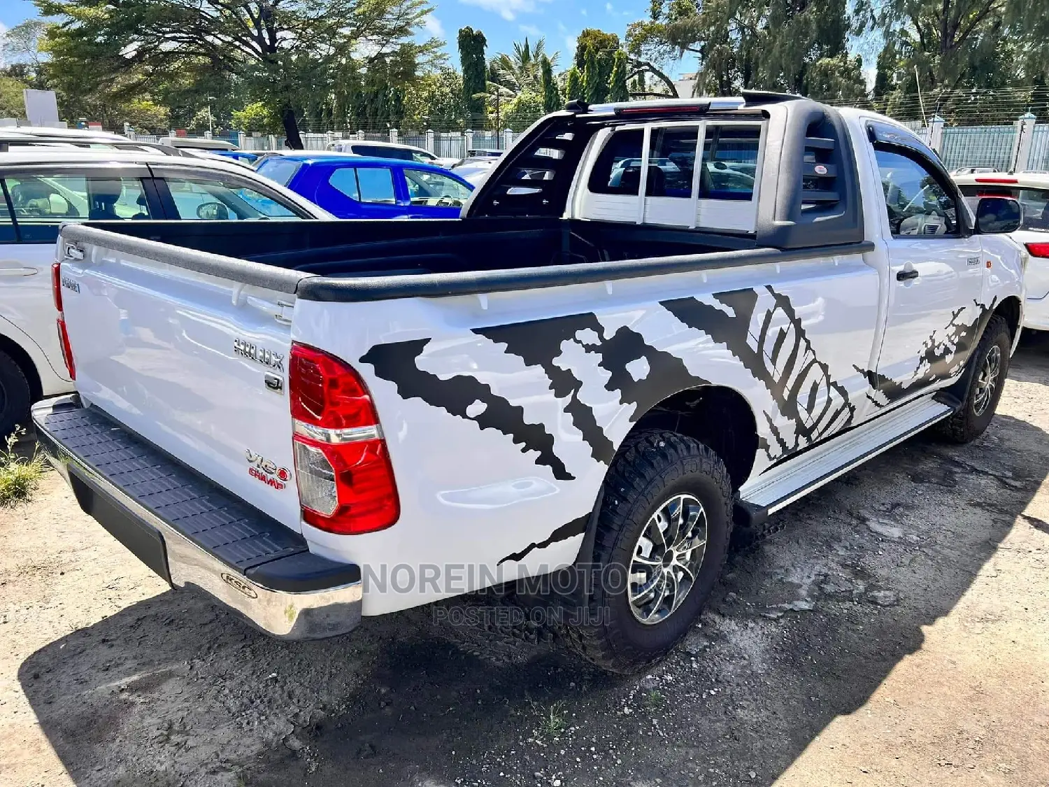 Toyota Hilux 2015 White