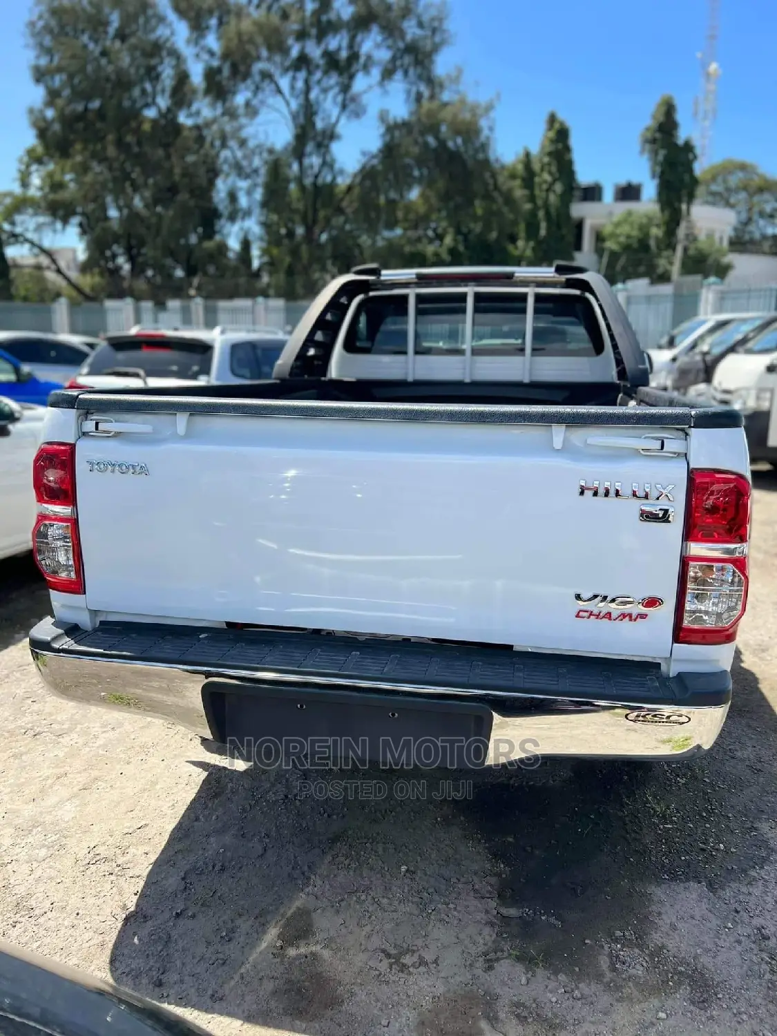 Toyota Hilux 2015 White