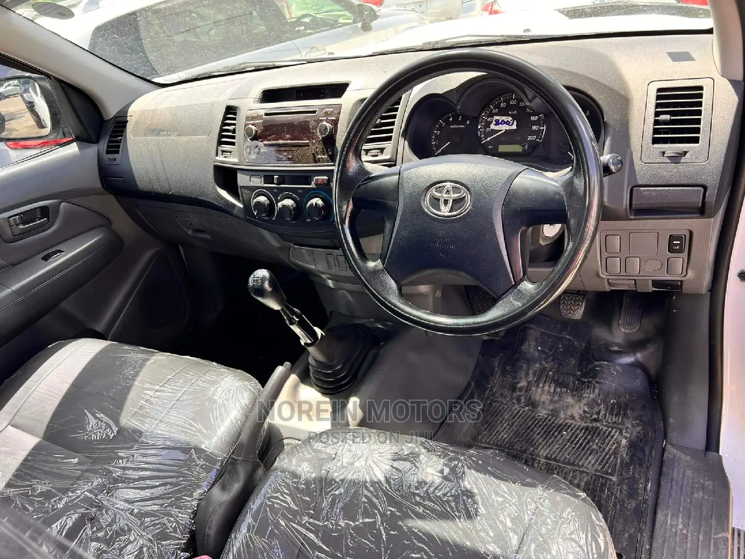 Toyota Hilux 2015 White