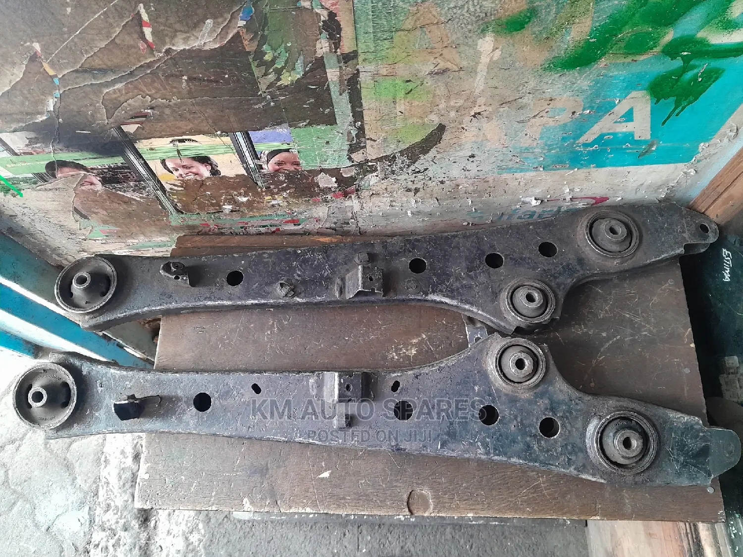 Toyota Passo Sette Rear Arms.