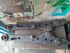 Toyota Passo Sette Rear Arms.