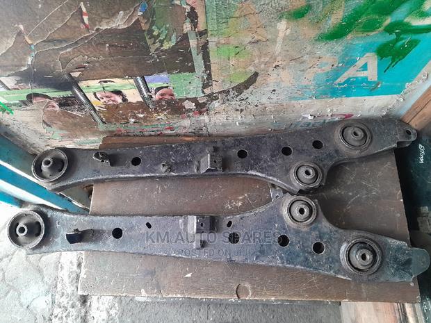 Toyota Passo Sette Rear Arms.