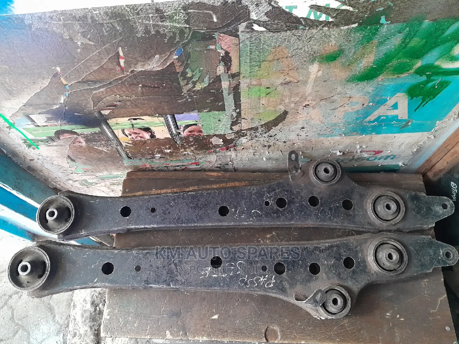 Toyota Passo Sette Rear Arms.