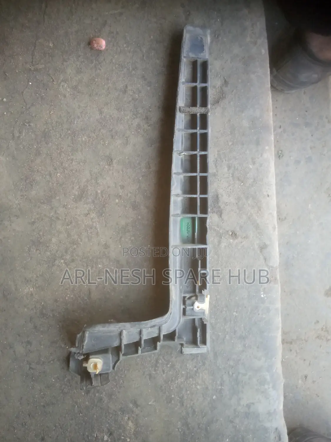 Windscreen Finishers Toyota Ractis (New)