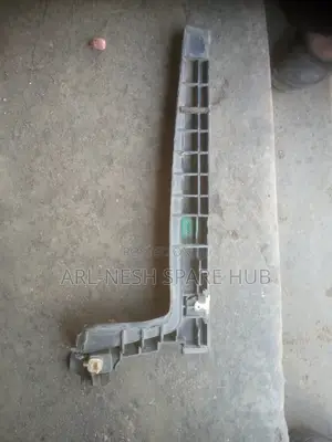 Windscreen Finishers Toyota Ractis (New)