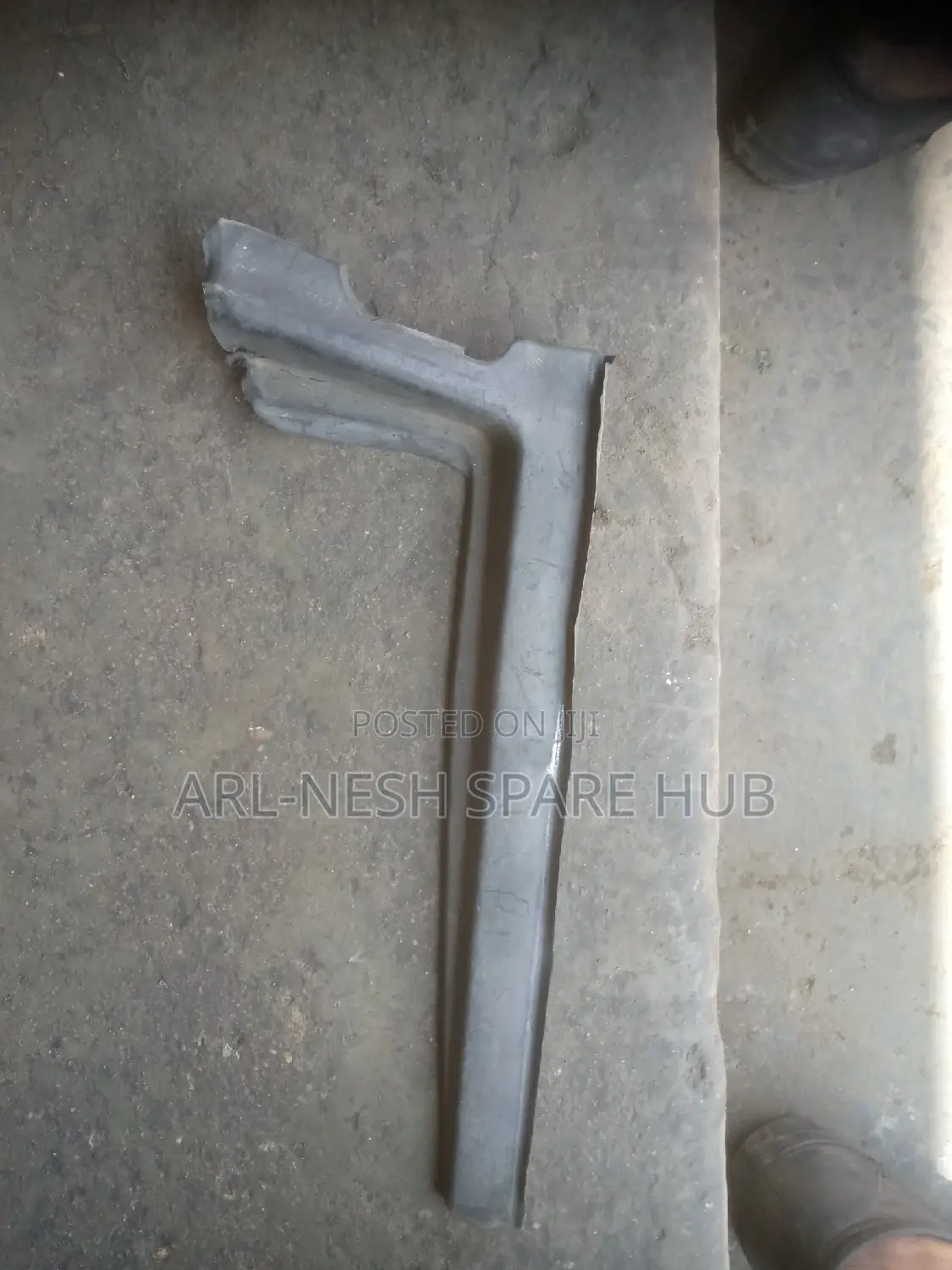 Windscreen Finishers Toyota Ractis (New)