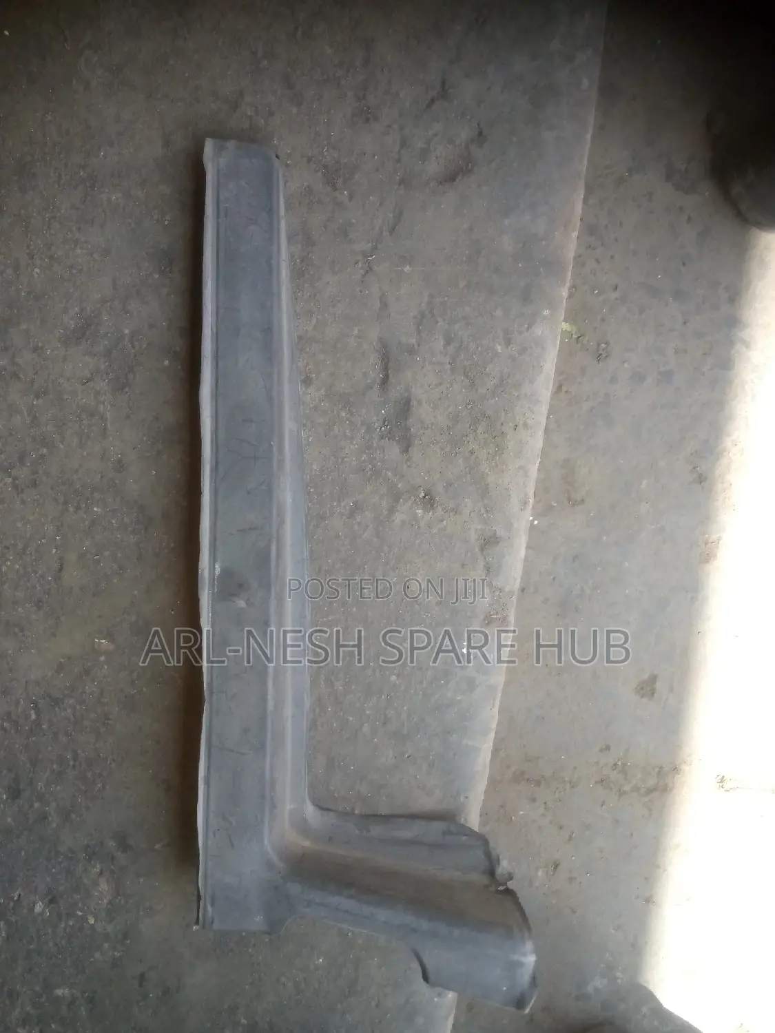 Windscreen Finishers Toyota Ractis (New)