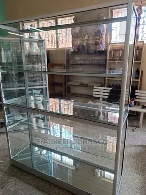 Custom Glass Displays