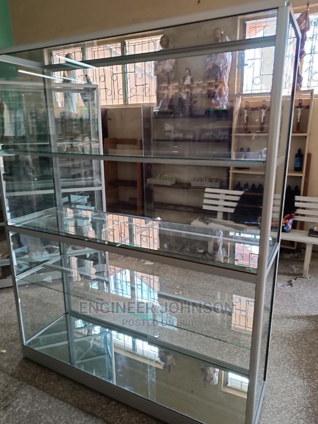 Custom Glass Displays - thumbnail 3