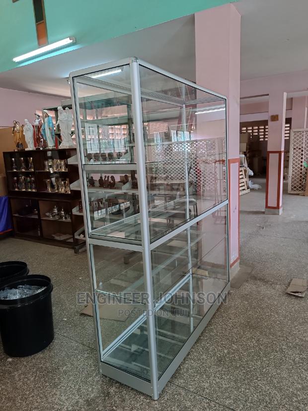 Custom Glass Displays - thumbnail 2