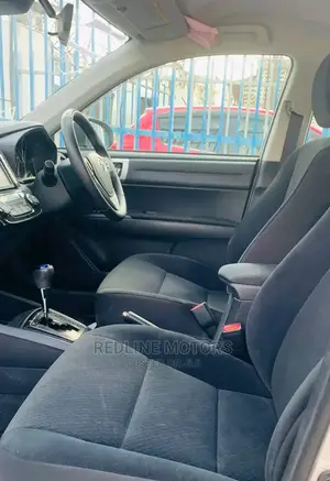 Toyota Axio 1.5 Hybrid 2WD 2016 Silver