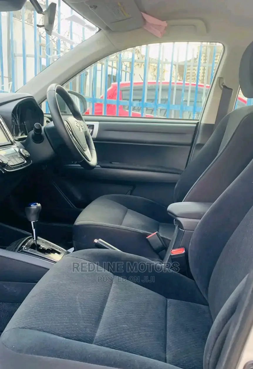 Toyota Axio 1.5 Hybrid 2WD 2016 Silver