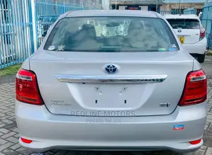Toyota Axio 1.5 Hybrid 2WD 2016 Silver