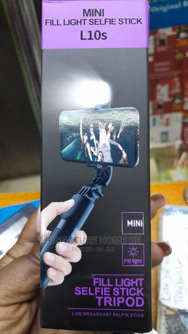 Wireless Bluetooth Selfie Stick With LED Fill Light - thumbnail 4