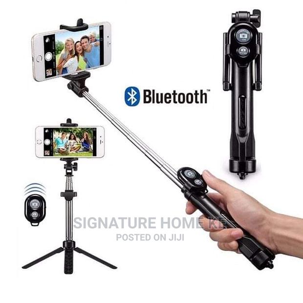 Wireless/Bluetooth Selfie Stick - thumbnail 2