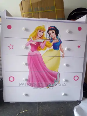 Morden Chest of Drawers 4 by 4 Fitts