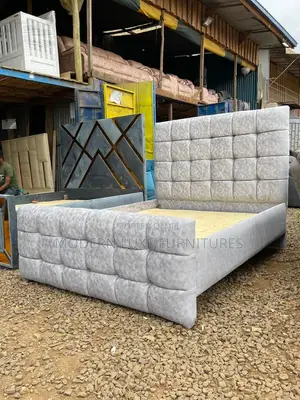 5/6 Tufted Bed
