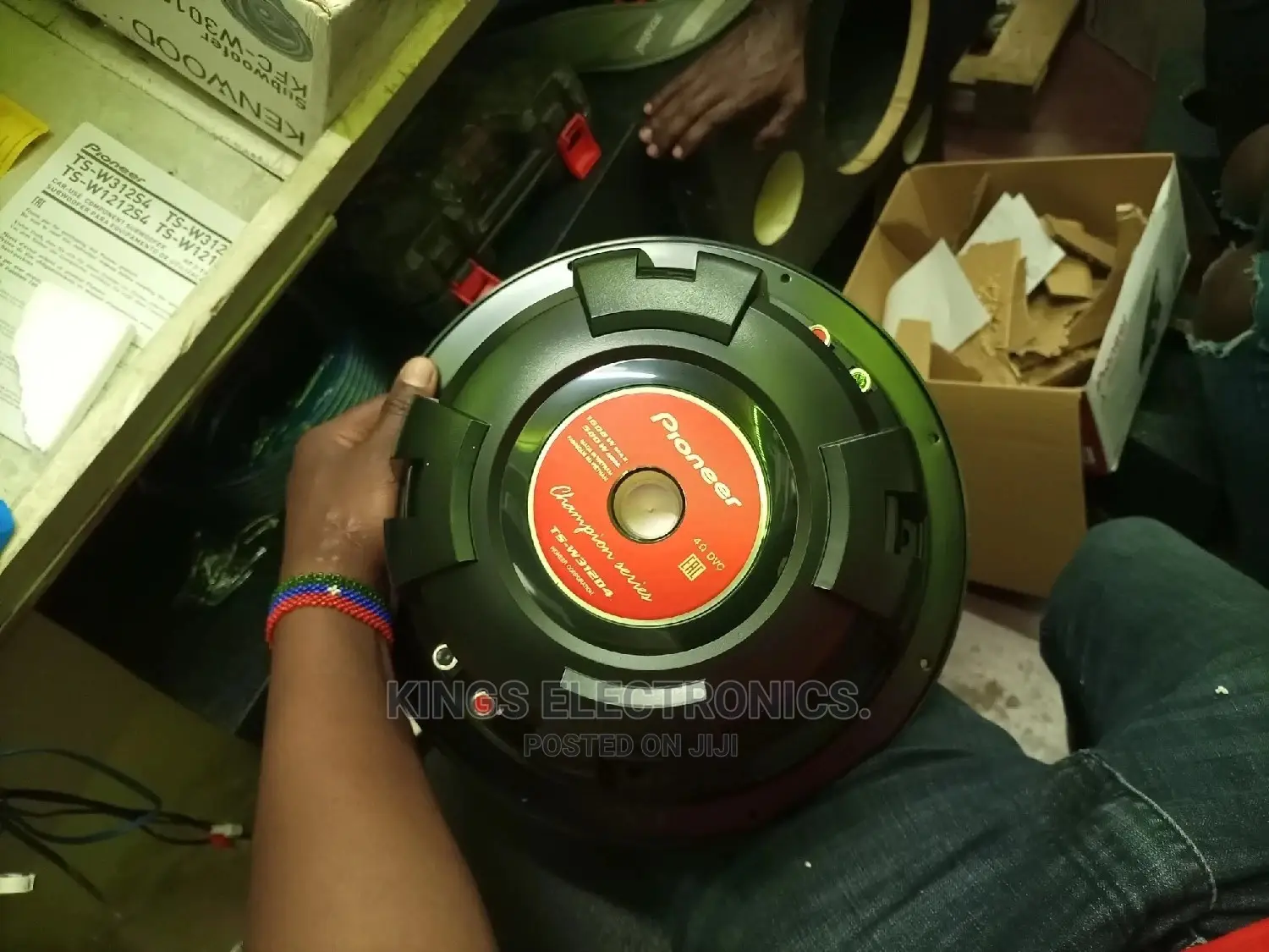 Pioneer 312d4 1600watts Double Coiled.