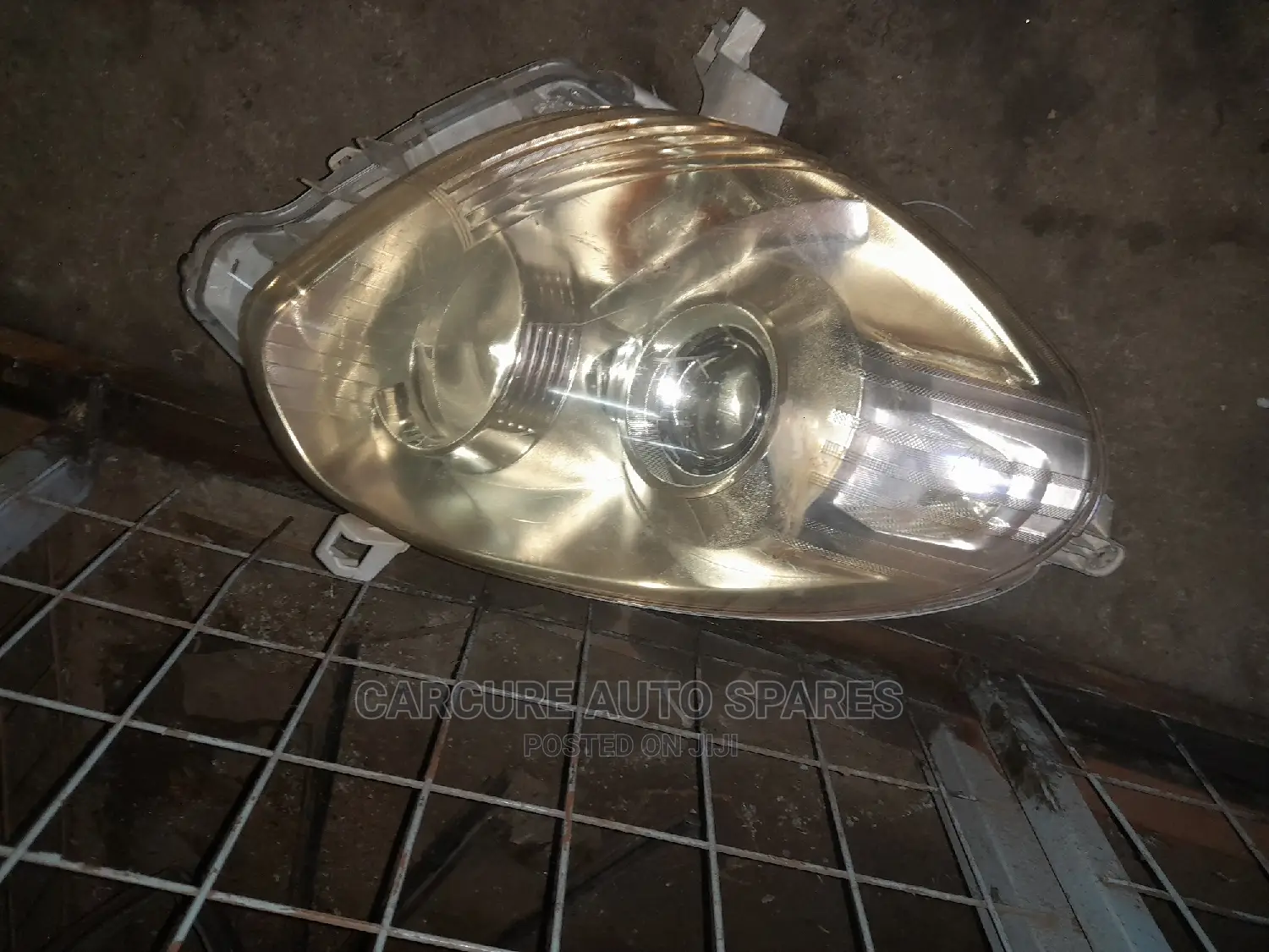 Toyota Passo Headlight With Focus