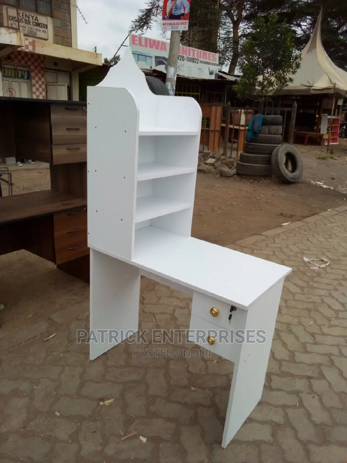 Morden Manicure Desk With Stand Shelf