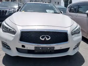 Nissan Skyline 2016 White
