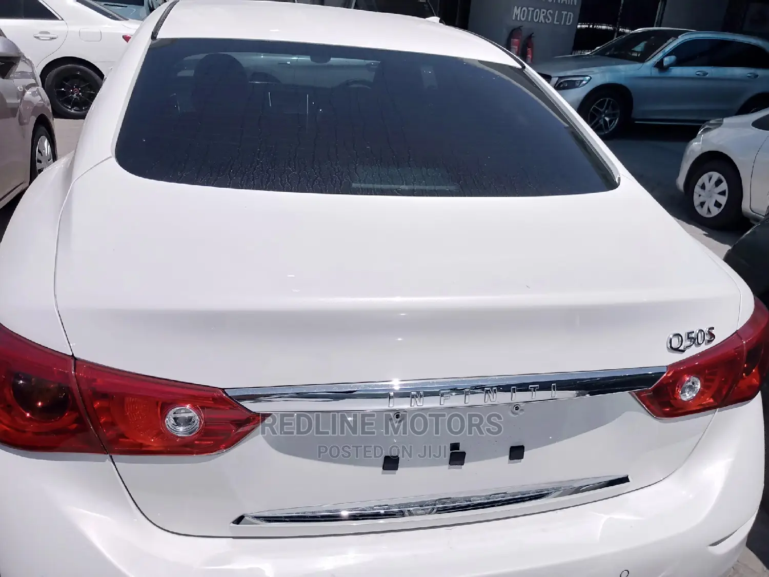 Nissan Skyline 2016 White