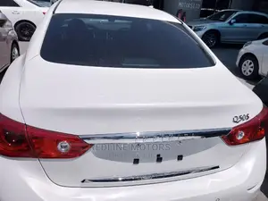 Nissan Skyline 2016 White