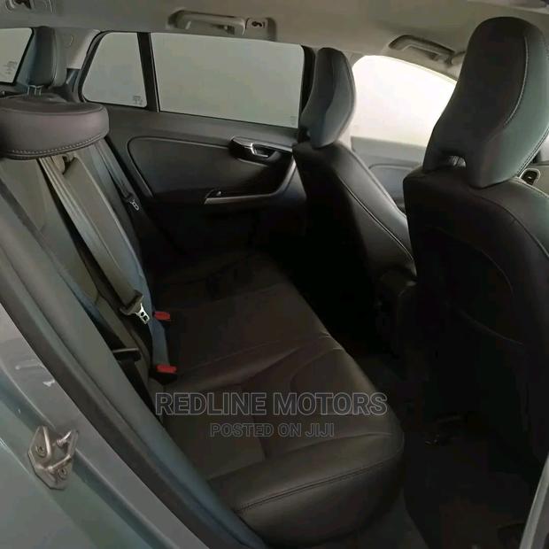 Volvo V60 2016 Gray - thumbnail 3