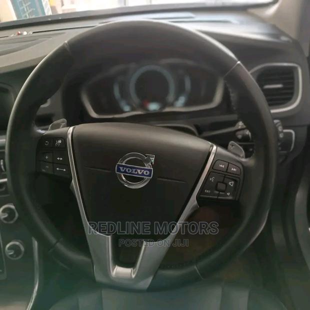Volvo V60 2016 Gray - thumbnail 4