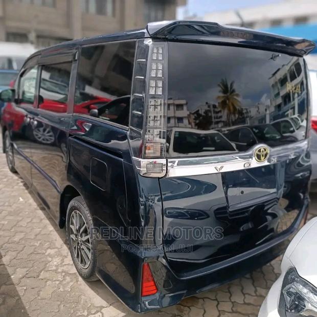 Toyota Voxy 2016 Black - thumbnail 5