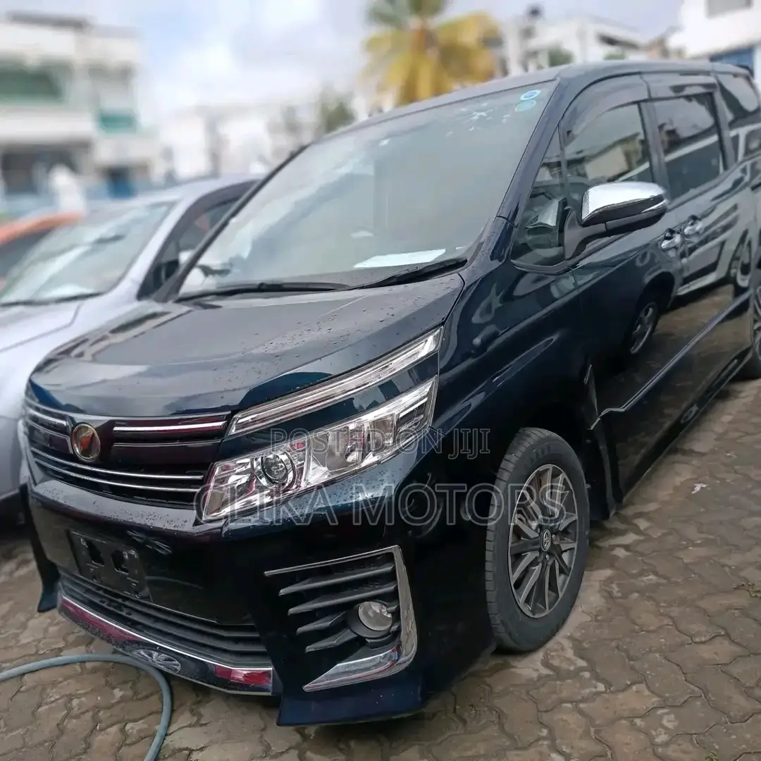 Toyota Voxy 2016 Black