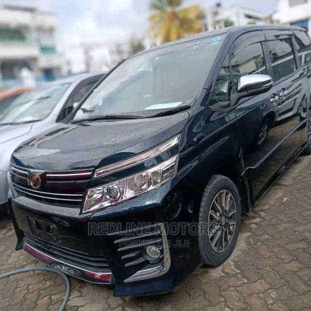 Toyota Voxy 2016 Black
