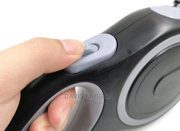 Retractable Automatic Extending Dog Leash for Walks 8M LONG - thumbnail 3