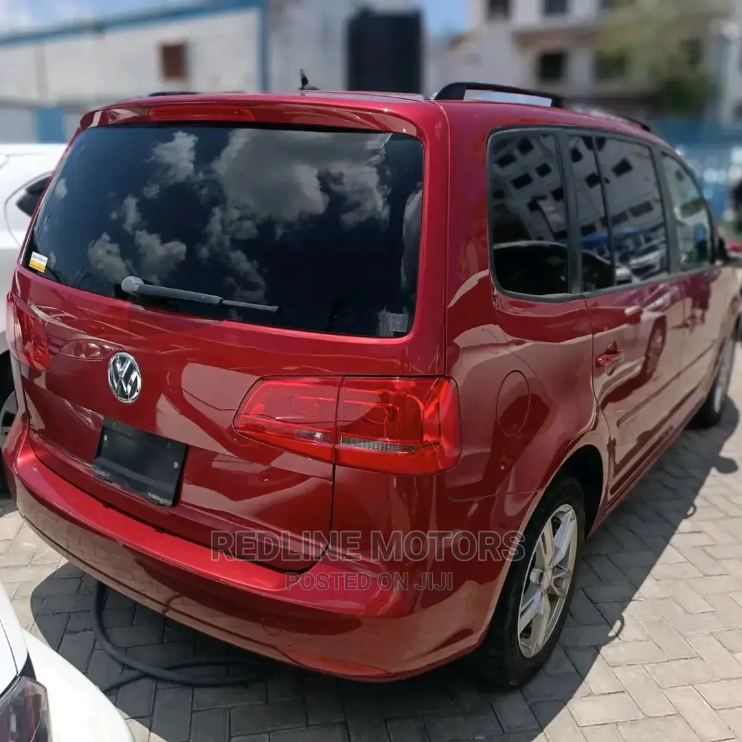 Volkswagen Touran 2016 Red