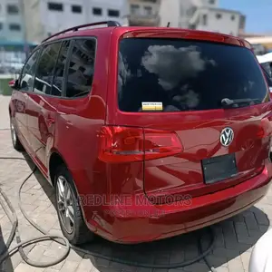 Volkswagen Touran 2016 Red