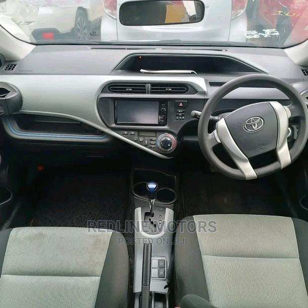 Toyota Aqua 2016 Silver - thumbnail 3