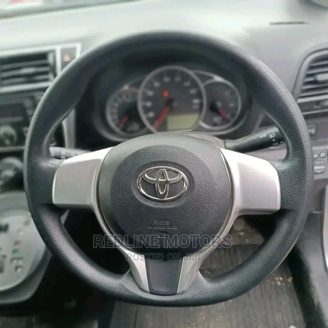 Toyota Ractis 2016 Silver