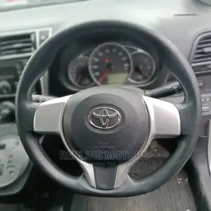 Toyota Ractis 2016 Silver