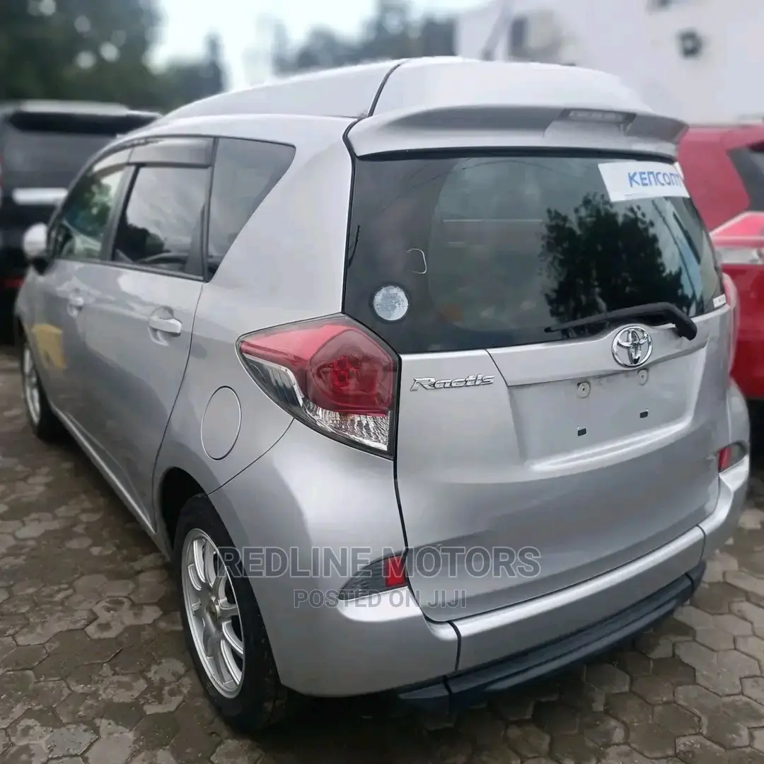 Toyota Ractis 2016 Silver