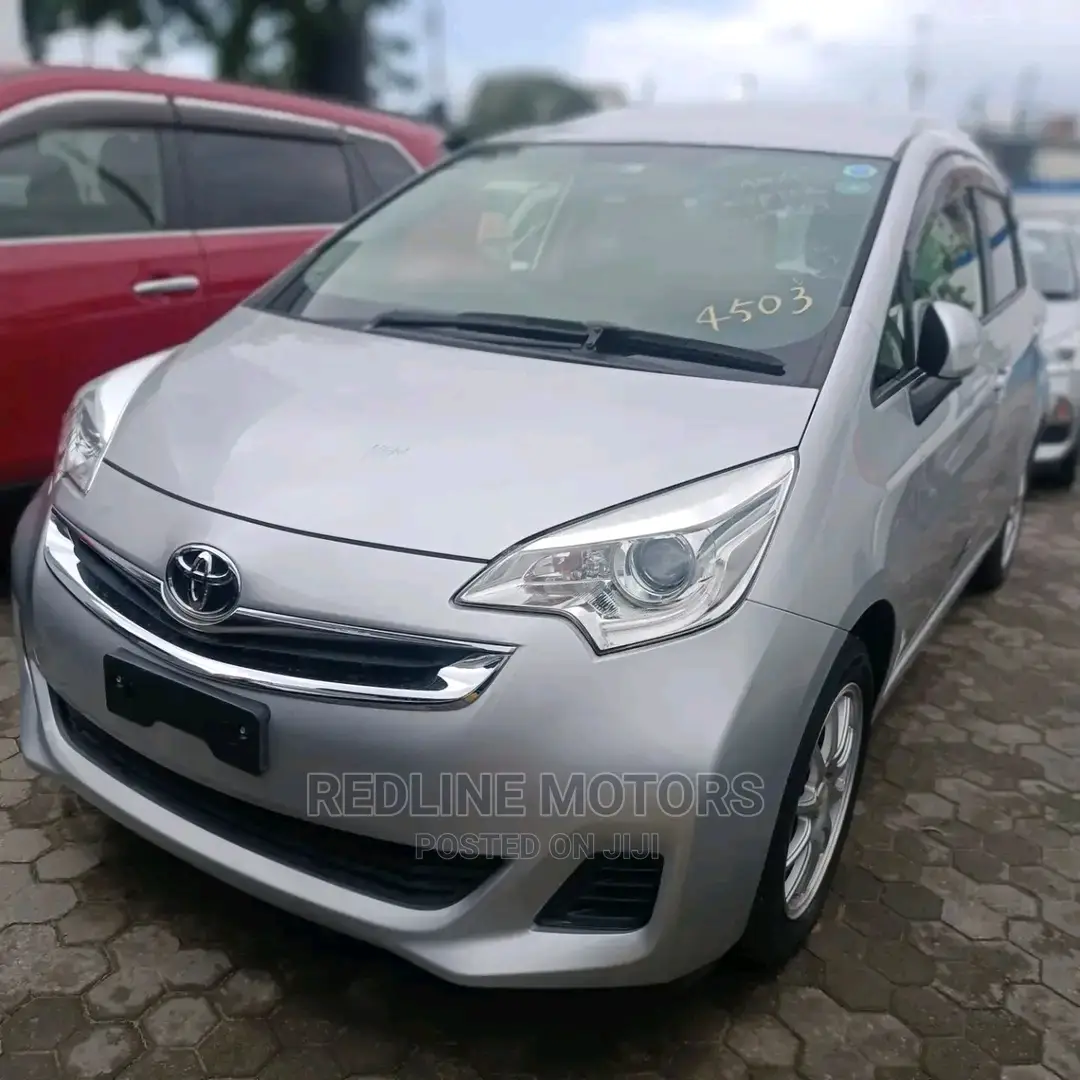 Toyota Ractis 2016 Silver