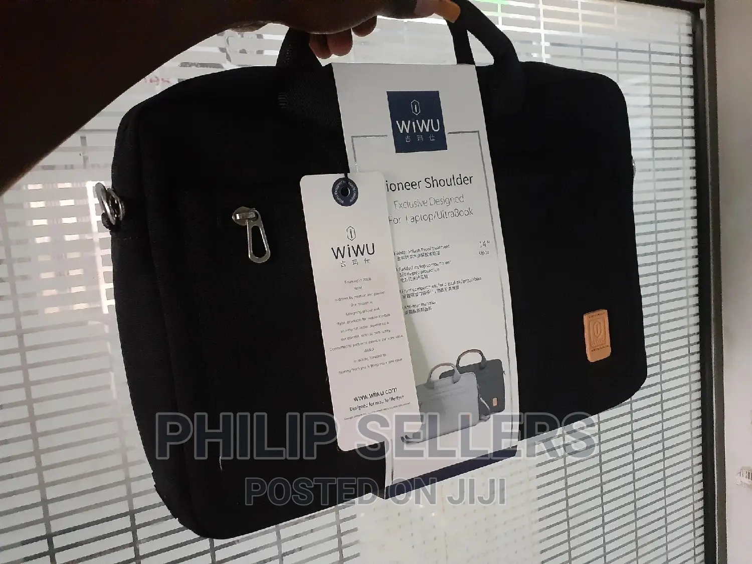 Slim Design Laptop Bag , Water Resistant Material With Leath