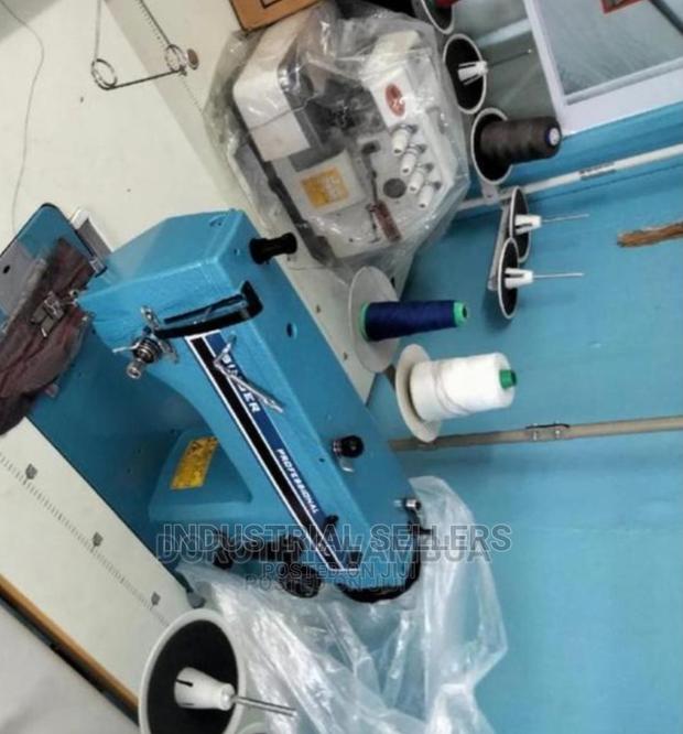 Complete 20u Singer Sewing Machine