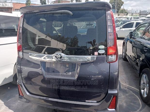 Toyota Noah 2016 Gray - thumbnail 4