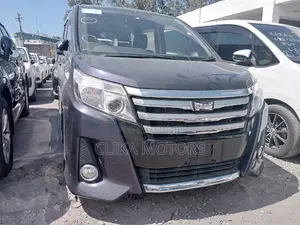 2016 Toyota Noah Gray: Perfect Minivan for Daily Commute