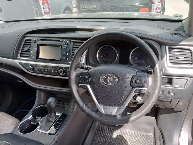 Toyota Kluger 2018 Gray - thumbnail 4