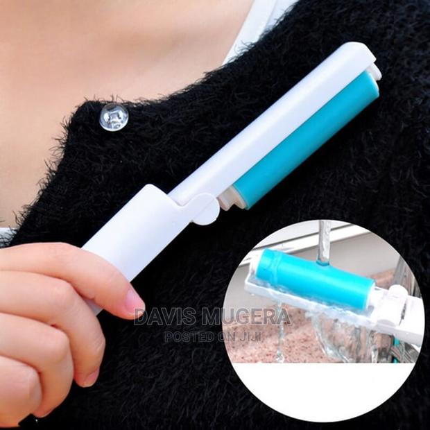 Portable and Reusable Lint Roller - main view