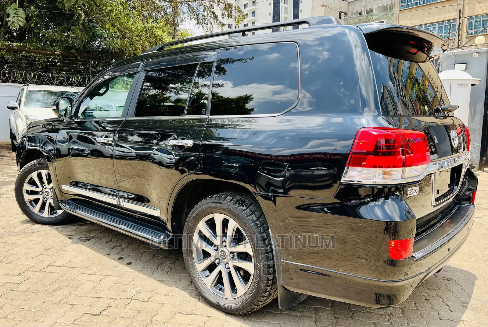 Toyota Land Cruiser 4.6 V8 ZX 2019 Black